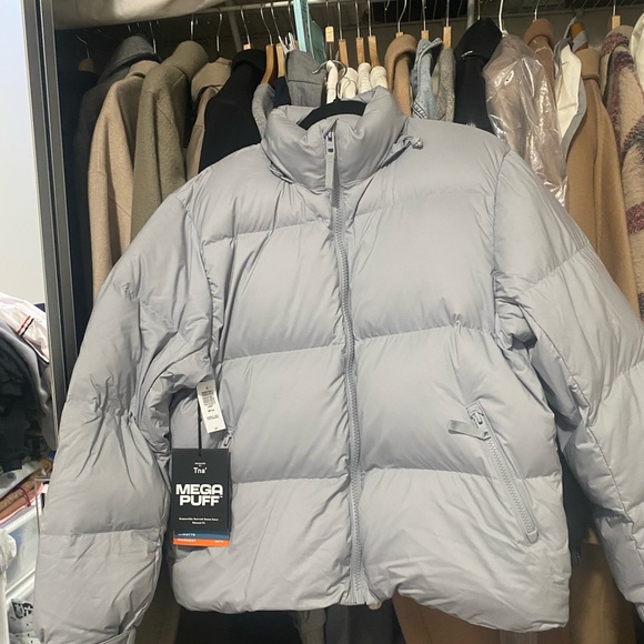 Aritzia TNA Mega puff jn marble grey - Picture 2 of 3